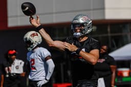 Jackson Arnold named UNLV's starting quarterback for ...