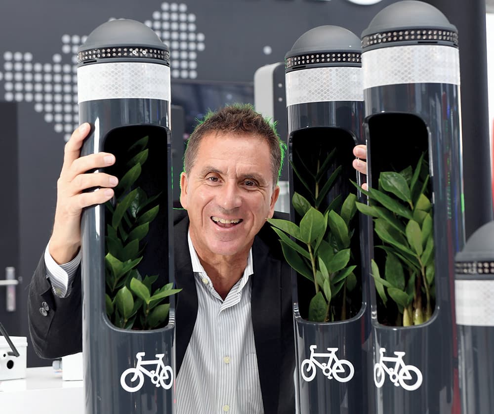 Sernis innovations target parking and pedestrian dangers | ITS International