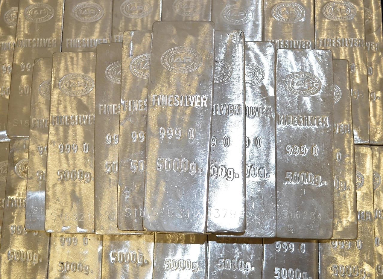 Gold and Silver Near-Term Support Amid Bond Market Volatility and Rate Hike Expectations - News and Statistics