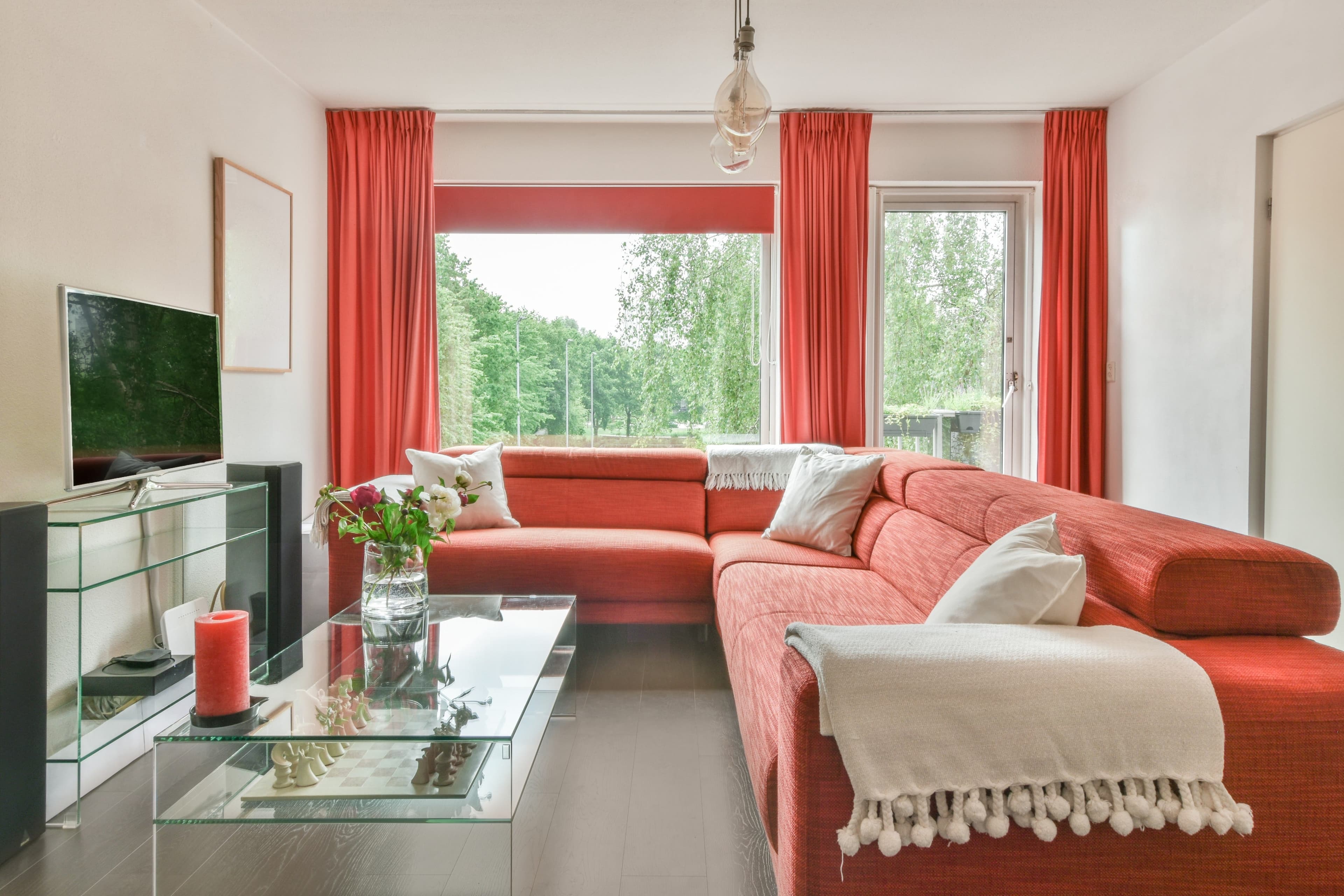 Real Estate Scams Uncovered: Red Flags & Tips to Avoid