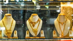 Gold falls 1 pc, silver trades higher amid geopolitical risks