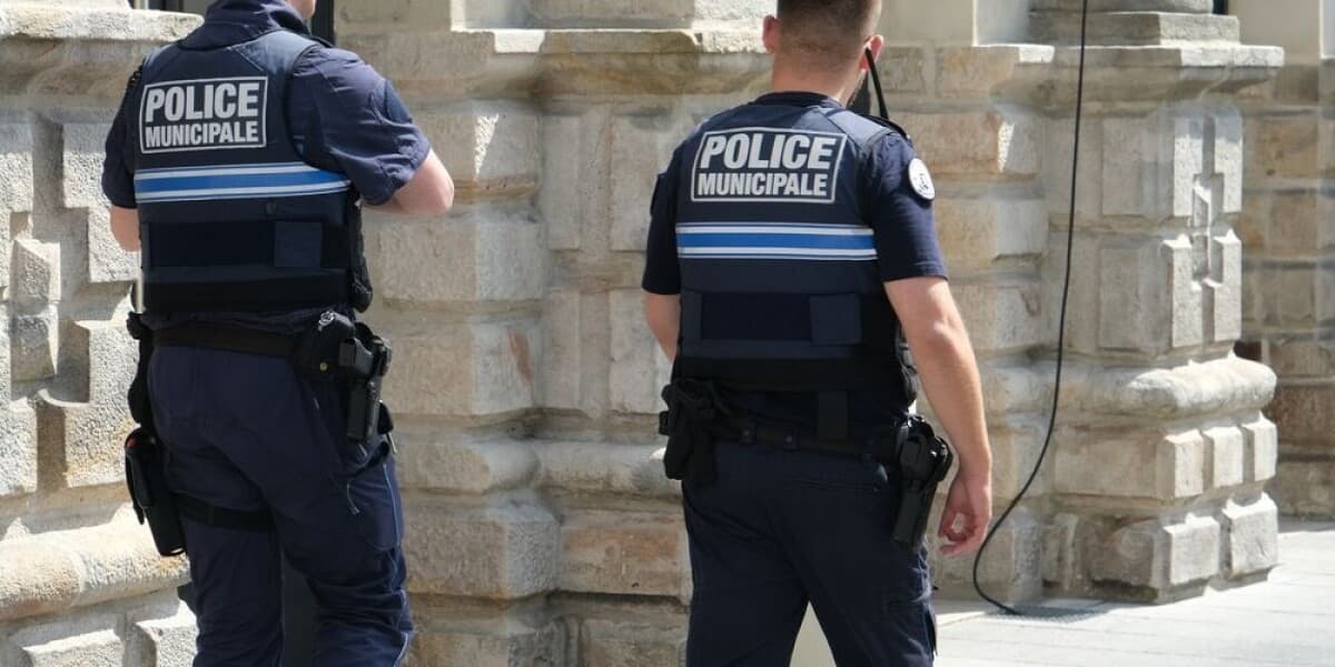 French Senate debates expanding municipal police powers for 2026