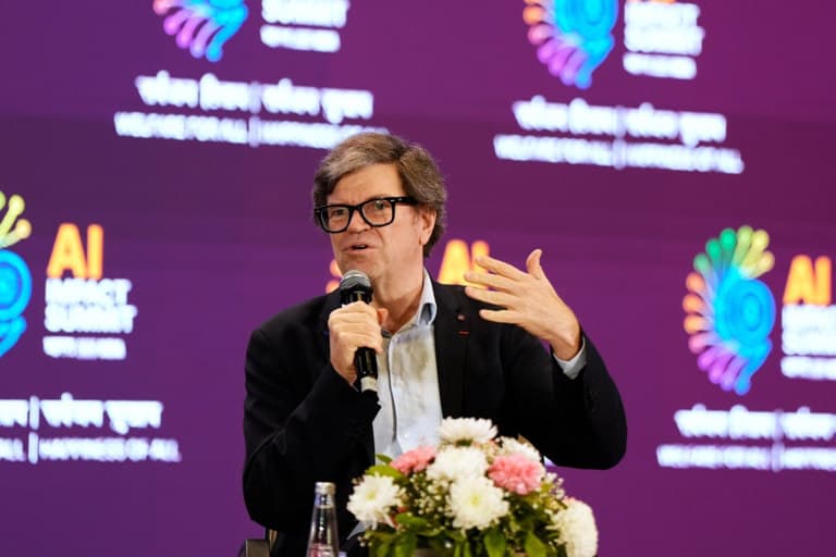 Former Meta AI pioneer Yann LeCun raises over $1 billion for new startup