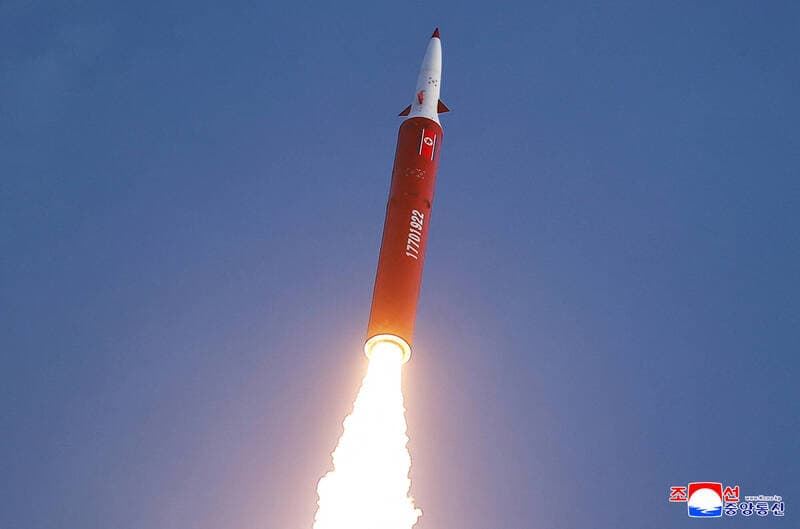 北韓極音速飛彈也用AI？ 金正恩胞妹嗆「能低空變軌」躲攔截