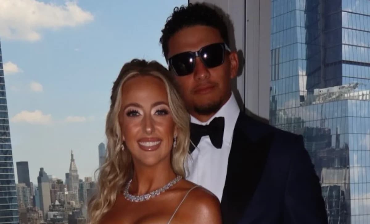 Patrick Mahomes Wore $362000 Watch to Travis Kelce's ...