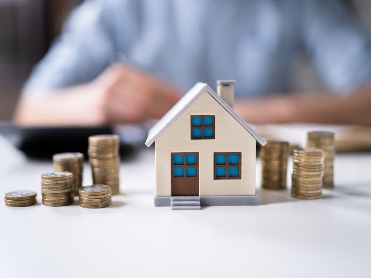 Home. A social housing project is launched for families experiencing housing emergencies and LGBTQIA+ individuals facing discrimination.