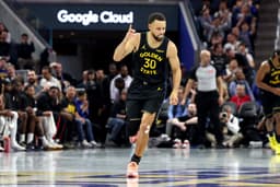 Basketball Hall of Fame honors Steph Curry in a historic first