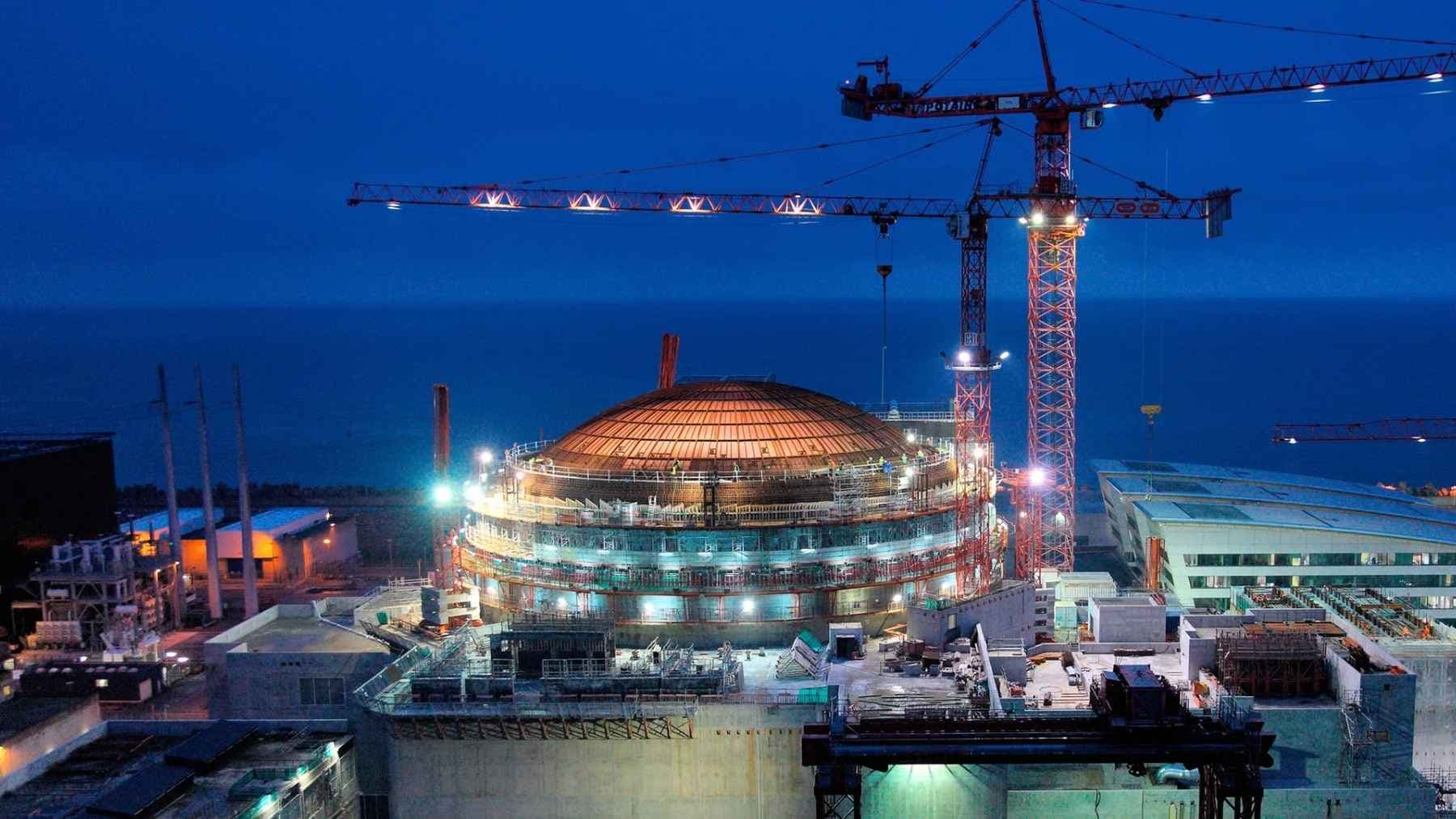 A 1600-megawatt reactor on the French coast shut down at ...