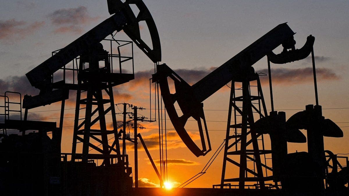 Oil Prices Fall Sharply as U.S.-Iran Ceasefire Hopes Ease Supply Fears