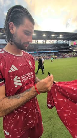 @LFC: A special delivery from Dom 🥰 https://t.co/czOTEdPIMu