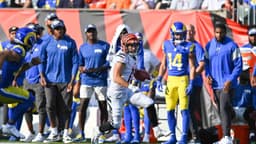 Trent Taylor breaks free along sideline for 32-yard punt return