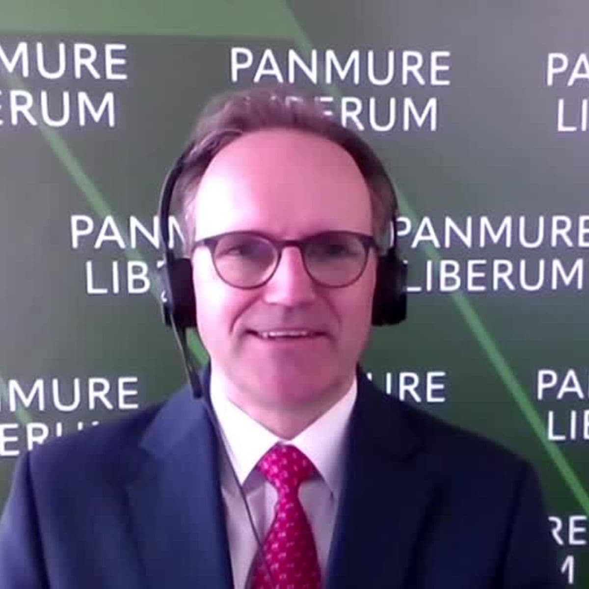 Market Talk: Fed 'has enough room not to hike rates'