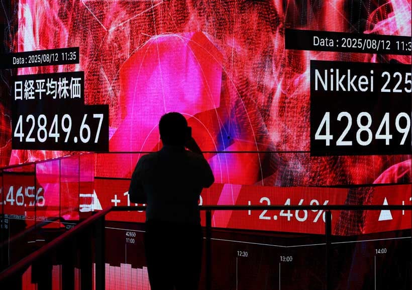 Asian Stocks Fall as US Iran Conflict Sparks Market Jitters