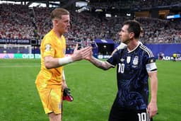 Lionel Messi's reaction to seeing Jordan Pickford's penalty ...