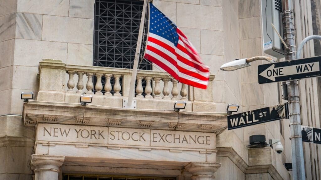 US-Iran Hormuz Deal Hopes Drive Oil Plunge, Global Rally