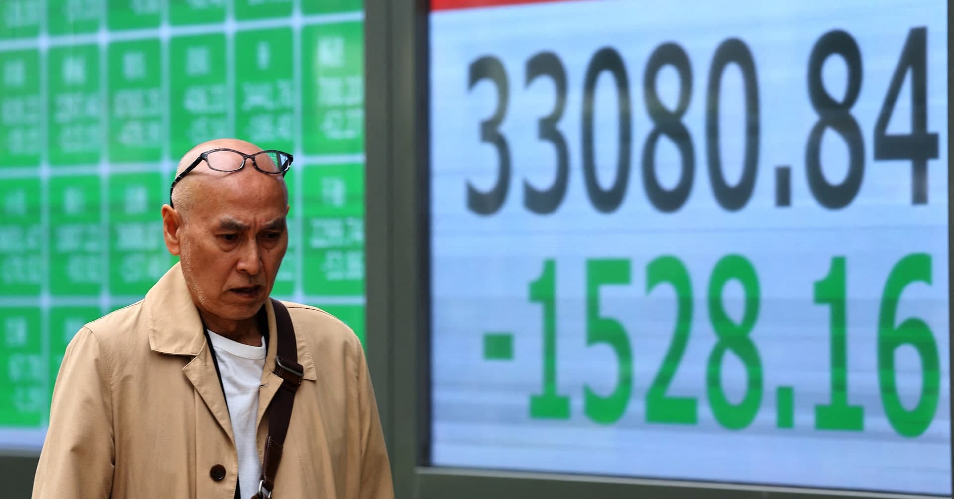 Asian shares fall, yen and Treasuries rise as AI, Iran concerns weigh | Reuters