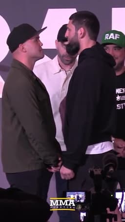 @MMAFighting: Khamzat Chimaev and Robbie Lawler face off ahead of #RAF14 in Las Vegas 🔥

Who wins and how?? https:...