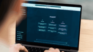 Mal uso de IA reduce actividad cerebral, advierte académica de la UNAM – Desinformémonos