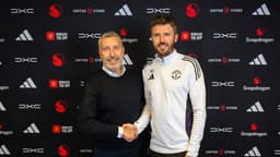 Michael Carrick has been given a clear Manchester United ...
