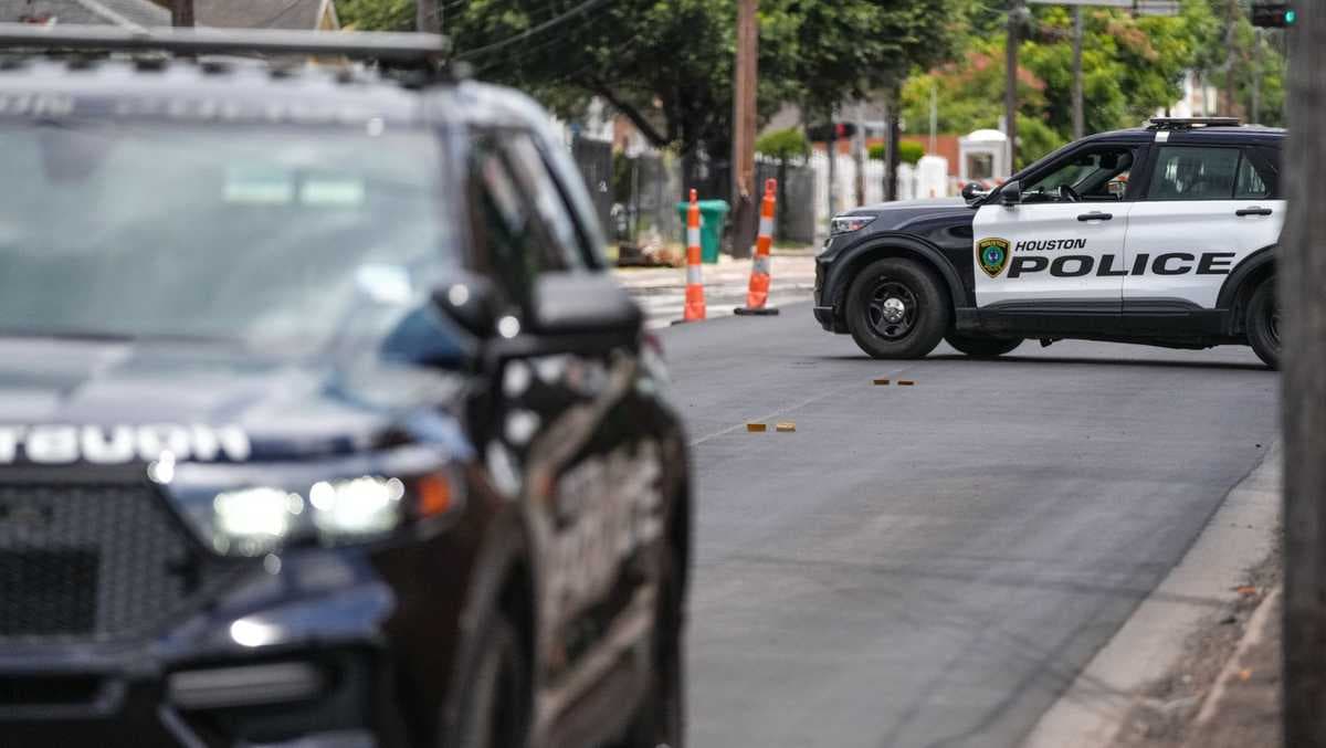 Federal immigration agent fatally shoots man in Houston ...