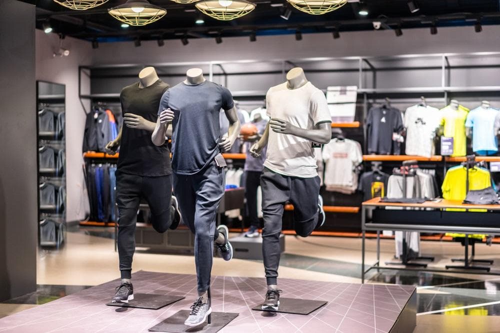Lululemon (NASDAQ:LULU) Jumps: Can Momentum Last?
