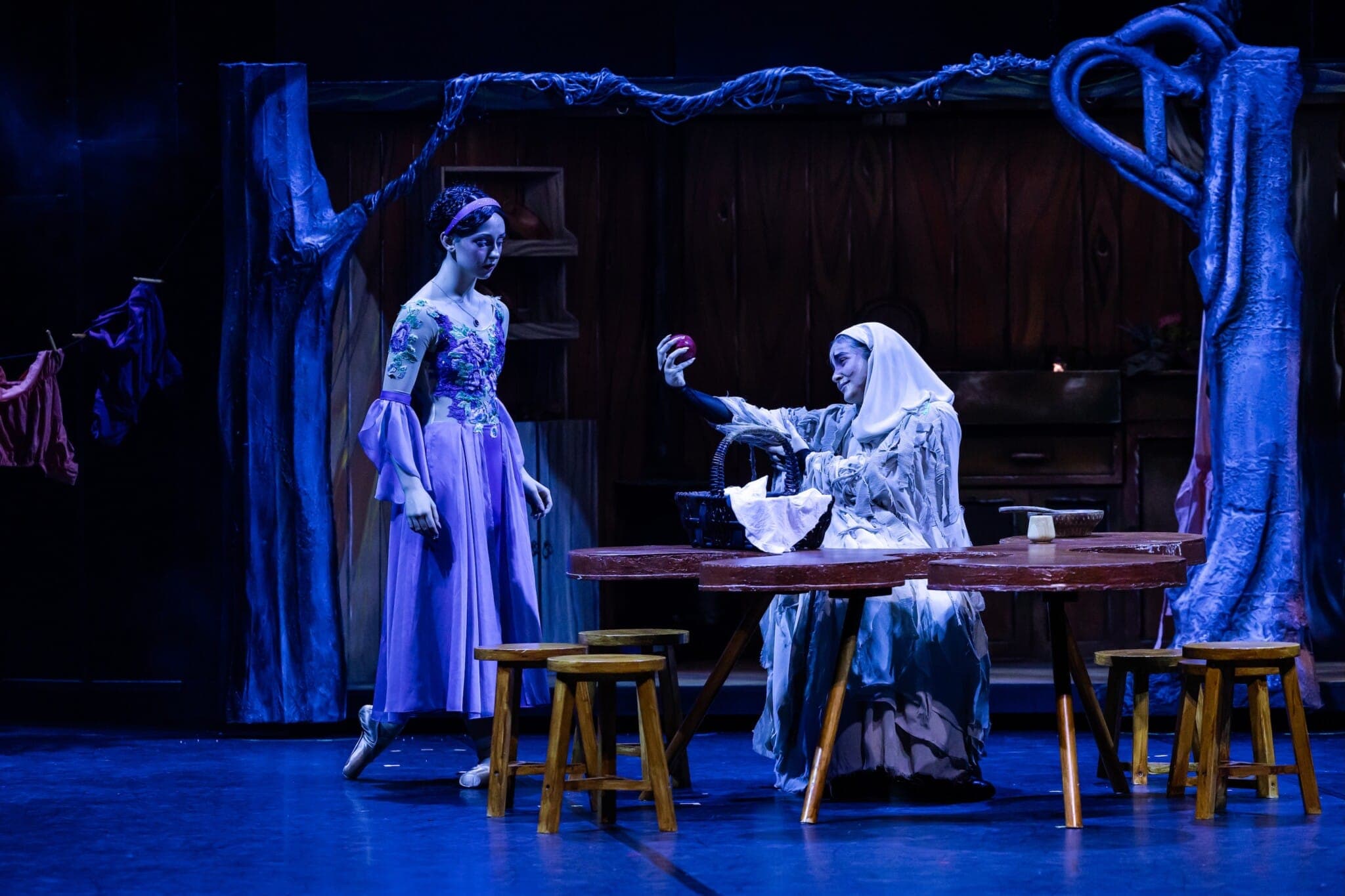 Review: Snow White Ballet Returns In Enchanting Style