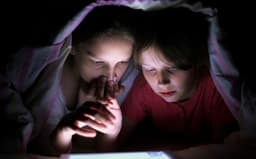 Cutting teens' social media use can reduce depression ...