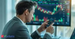 Commodity Radar: Sell gold on rise. 4 technical triggers to support the trade - The Economic Times