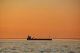 Oil Prices Slide on Improved US-Iran Peace Prospects