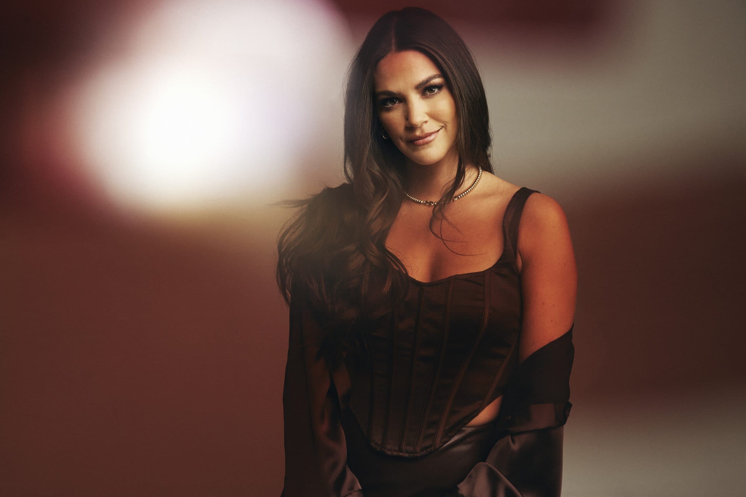 Country Singer Hannah Ellis Is Finding Her Groove in ...