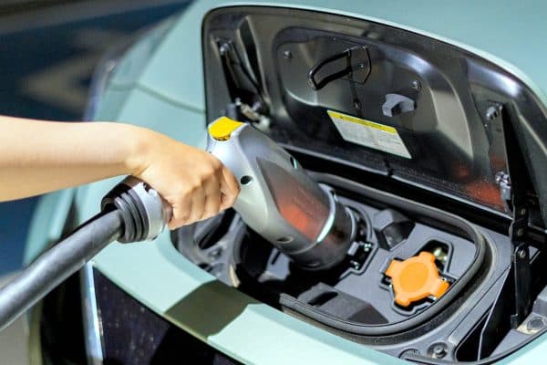 「EVの充電は後回しでいい」 電力不足が迫る日本、巨大データセンター優先でクルマは社会の“手足”として扱われるのか（Merkmal）｜ｄメニューニュース（NTTドコモ）