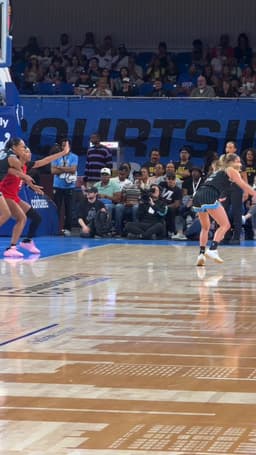 @WNBA: Angel Reese scores her first regular szn field goal back in Wintrust Arena for the @AtlantaDream! 🤗
...
