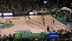 @WNBA: Leonie Fiebich finishes the first half strong 🤜

She takes it all the way for the bucket + the foul!...