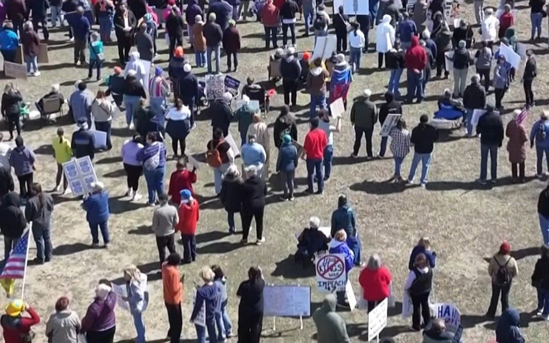 No Kings protests surge + fed layoffs/USPS pensions/DHS/OPM/NY + union candidates + Maine Platner + May Day/Marcha del Pueblo + MA COLA + DOL/OSHA scandal/heat + Mamdani 100 days + Iowa chats