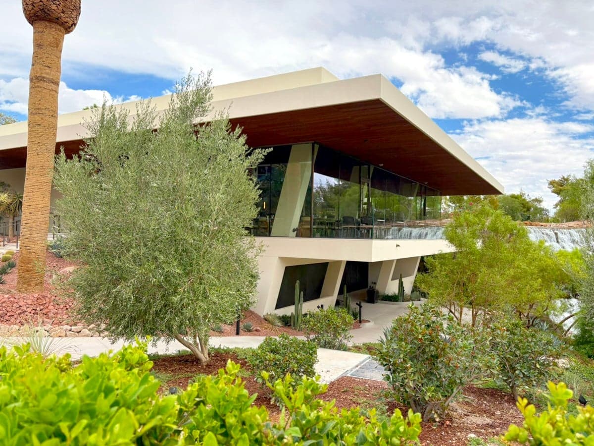 VEGAS DINING NEWS: Wynn's Cliffhanger, Circus ...