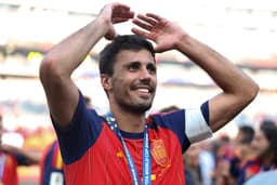 Barcelona’s second offer for Man City midfielder worth €65 million plus €5 million add-ons