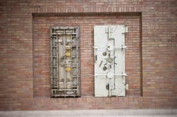 Apollo Froze Redemptions: Private Credit Liquidity Crisis