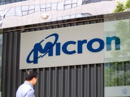 MU stock gets Anthropic boost, more PT hikes — market cap holds above $1 trillion, but analysts foresee a slide