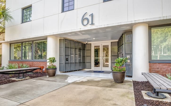 Downtown Charleston rental bifurcation — premium vs softening