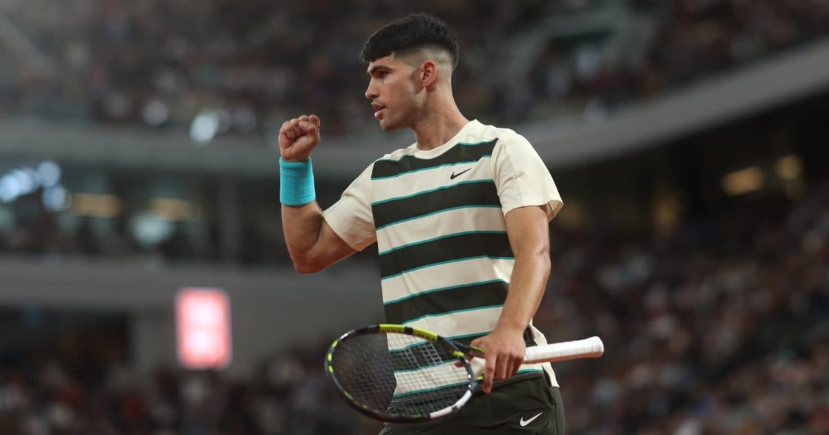 Alcaraz, il taglio di capelli e il look lasciano di stucco al Roland Garros