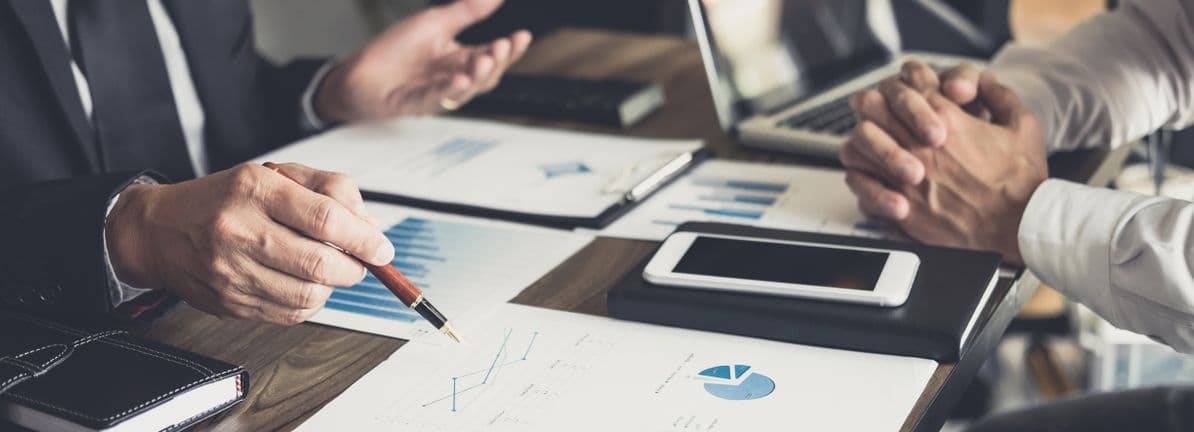 Robinhood Chain And New Fund Expand Access While Valuation Signals Caution - Simply Wall St News