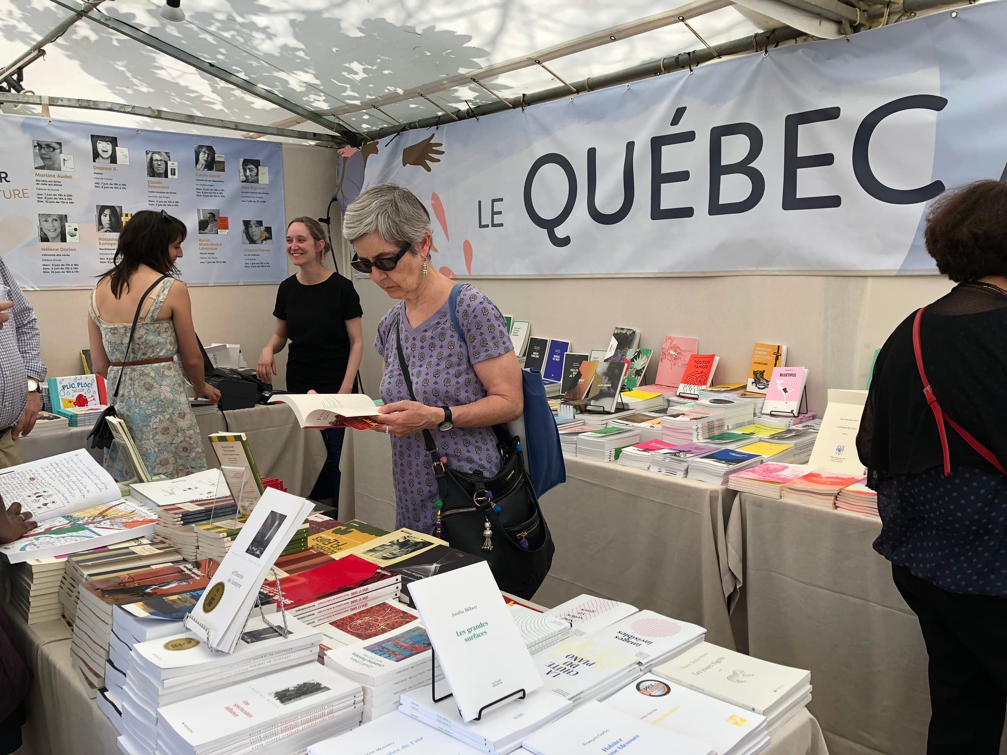 
        Livre au Québec : pourquoi les ventes reculent en 2025
    