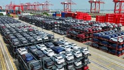 Senate Panel Advances Chinese Vehicle Crackdown With Mercedes-Benz Stakes