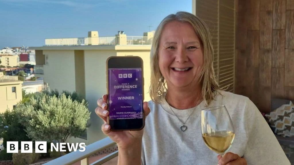 Boxing stalwart wins Make a Difference award - BBC