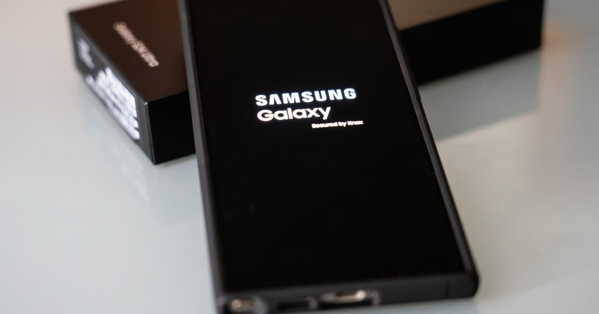 Samsung shocks Apple in smartphone war - TheStreet