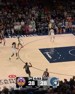 @LASparks: Cam dishes to Nneka for the finish &amp; the Sparks are 19-7 run. 

@nnekaogwumike x @WNBA https://t...