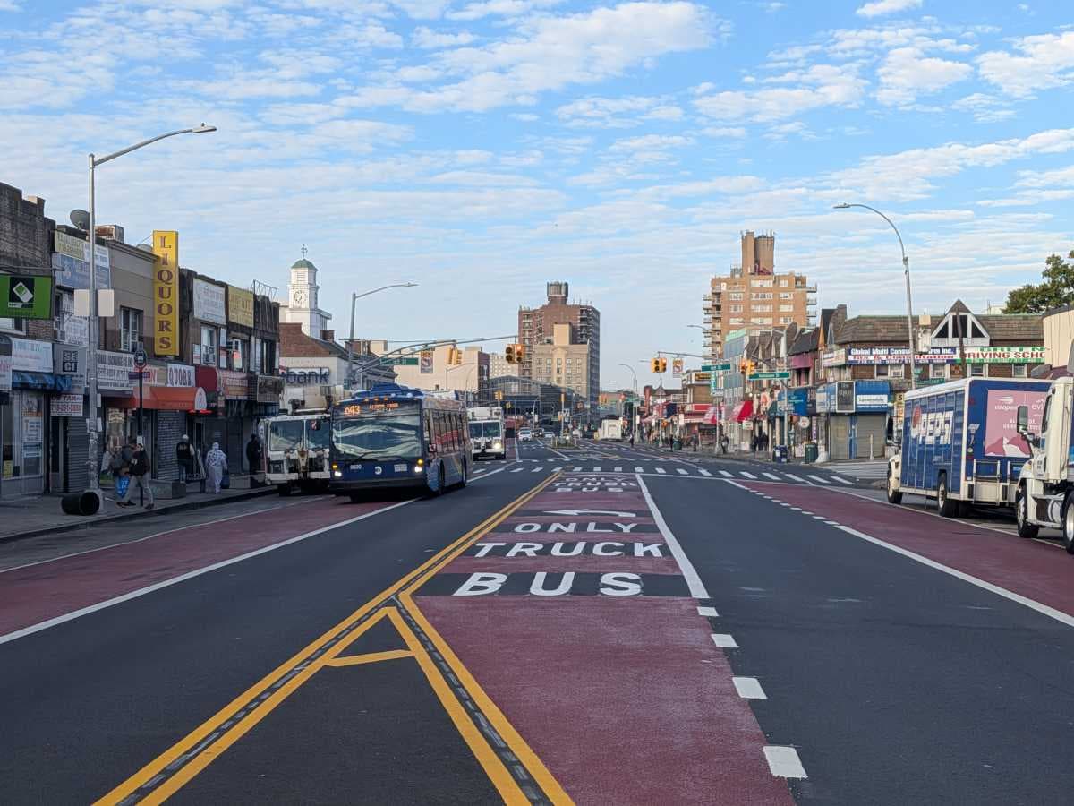 MTA to begin fining drivers who block buses on 2 Queens routes starting Friday | amNewYork