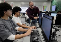 AI in Broward classrooms: How tech-savvy students are helping reshape public education