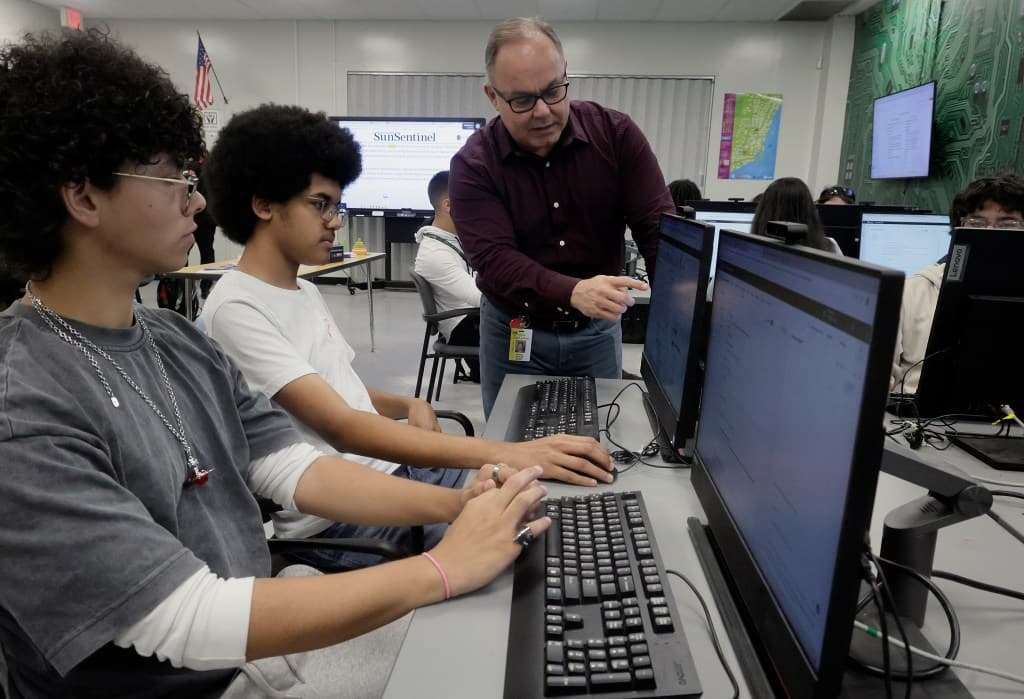 AI in Broward classrooms: How tech-savvy students are helping reshape public education
