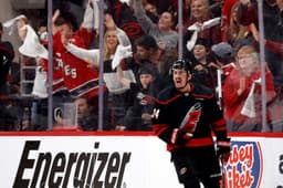 Experts release Golden Knights vs. Hurricanes Game 3 predictions after Carolina evens series in OT